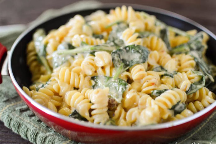 Low-Sodium-Cheesy-Spinach-&-Chicken-Pasta