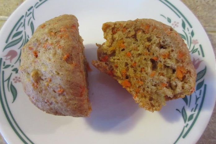 applesauce-carrot-cake-muffins