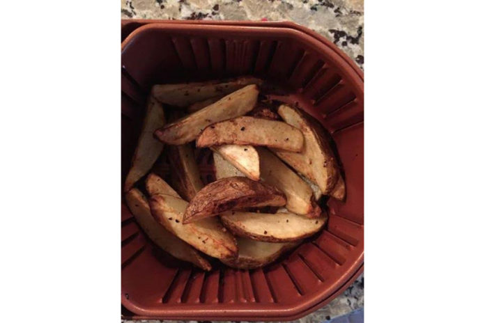 low-sodium-air-fryer-onion-dusted-potato-wedges