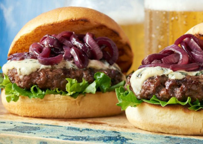Red-wine-and-Swiss-cheese-burger-with-caramelized-onions