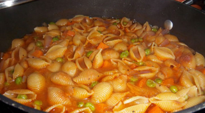 sopa-de-conchas-pasta-shell-soup