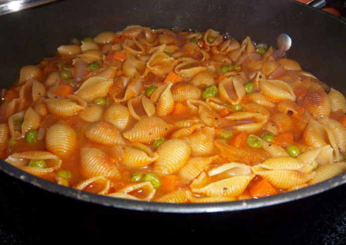sopa-de-conchas-pasta-shell-soup