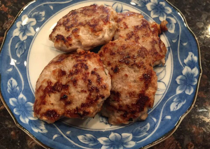 maple-breakfast-sausage-using-grinder