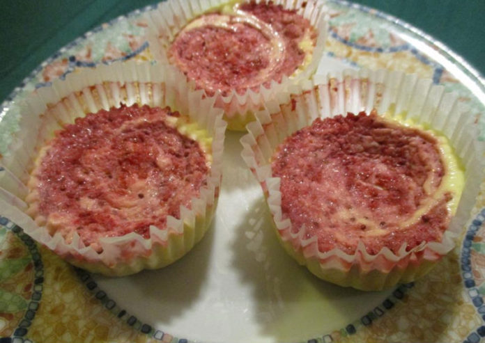 strawberry-swirl-cheesecake-minis-vanilla-wafers-splenda