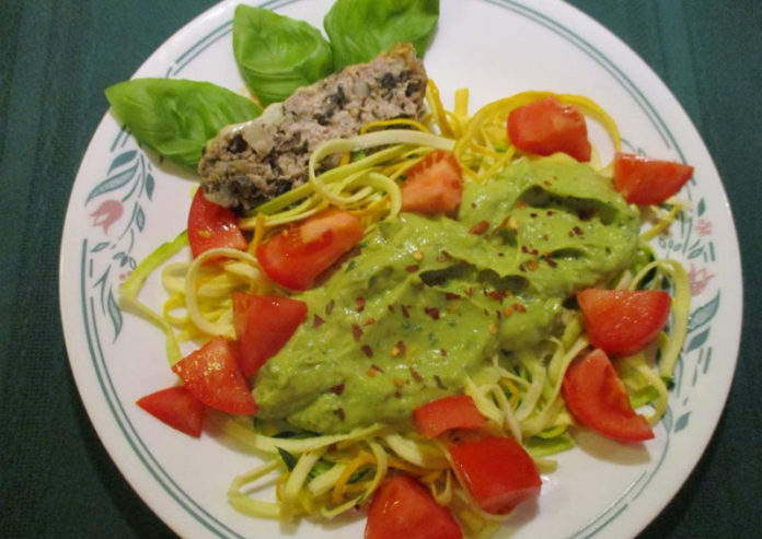 zoodles-avocado-alfredo-sauce