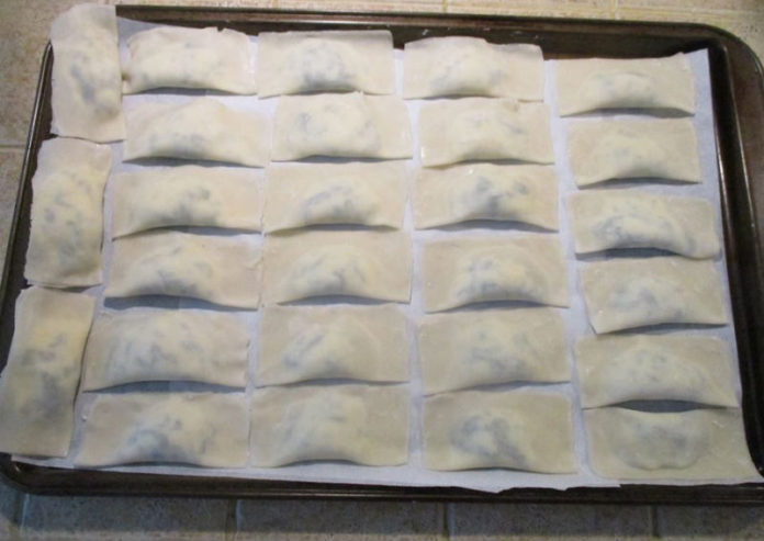 ricotta-cheese-spinach-ravioli-lemon-basil-butter-sauce